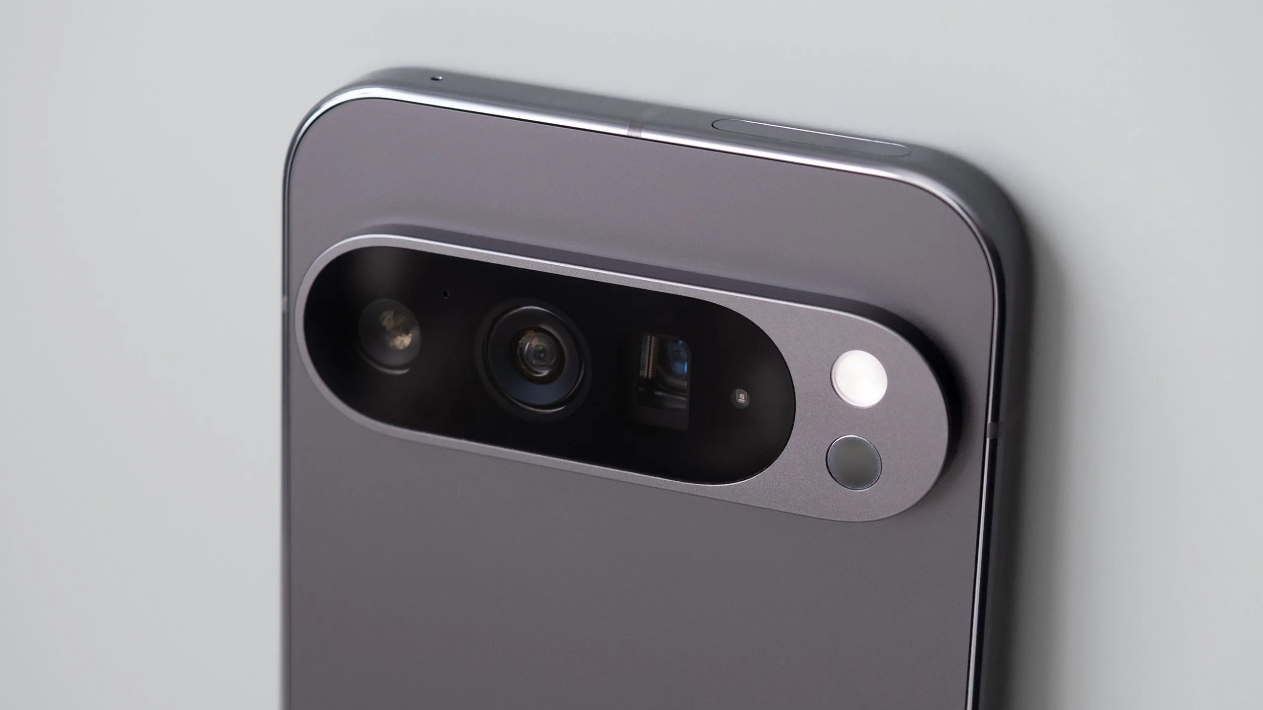 Ảnh rò rỉ cho thấy thiết kế của Google Pixel 10