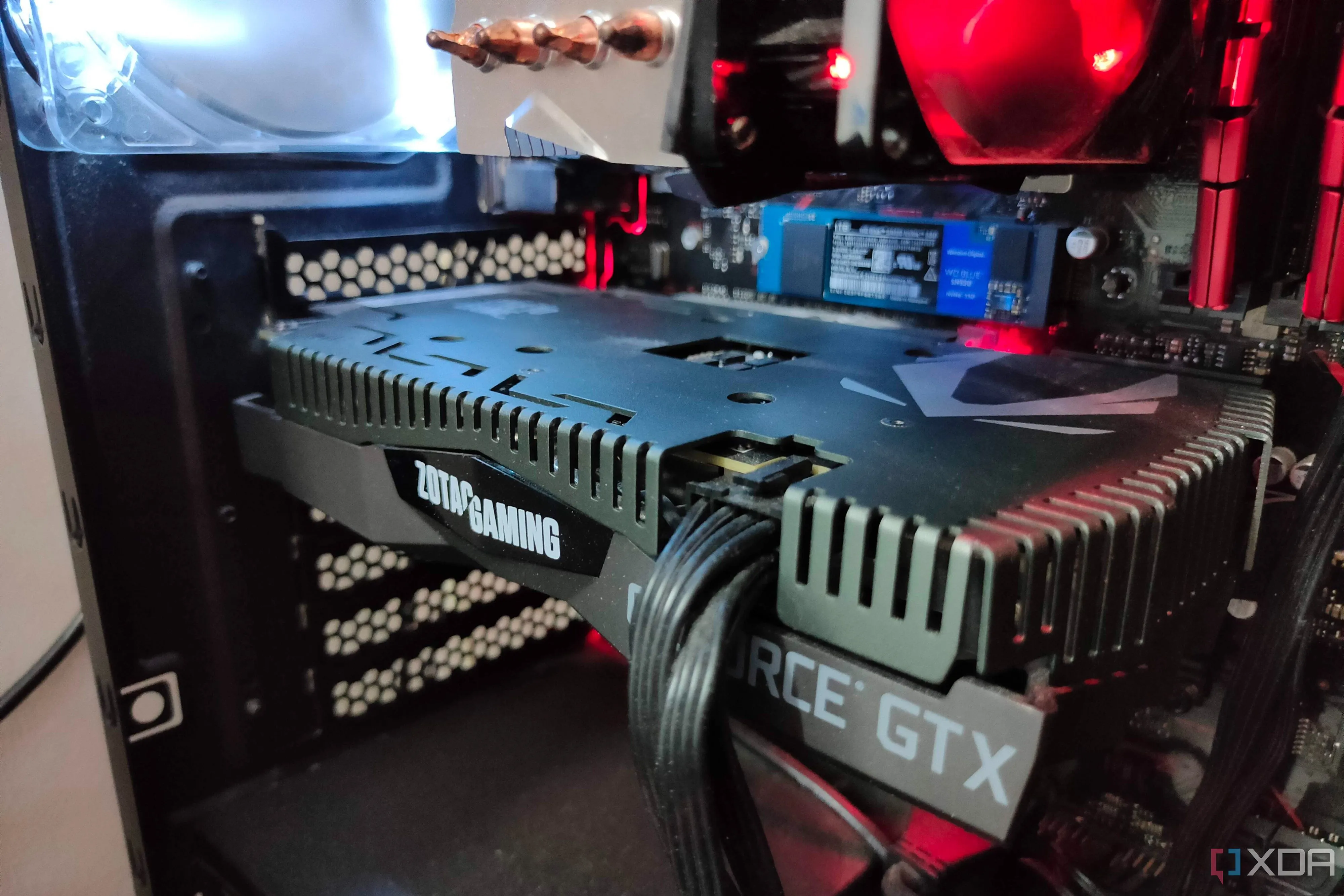 Cận cảnh GPU GTX 1660 Ti bên trong một bộ PC gaming