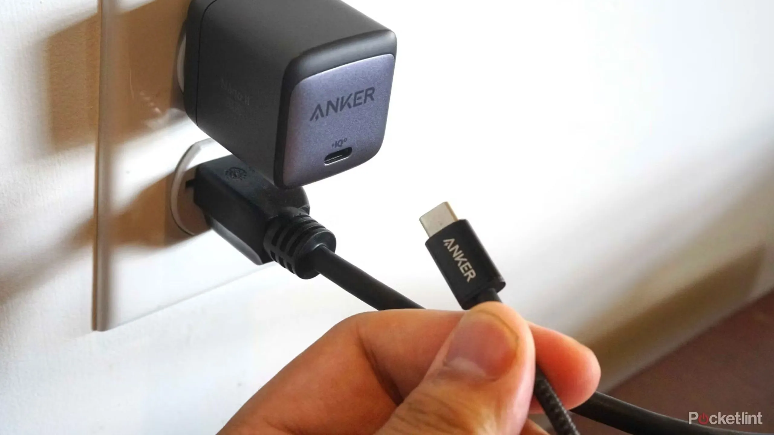 Củ sạc và cáp USB-C của thương hiệu Anker