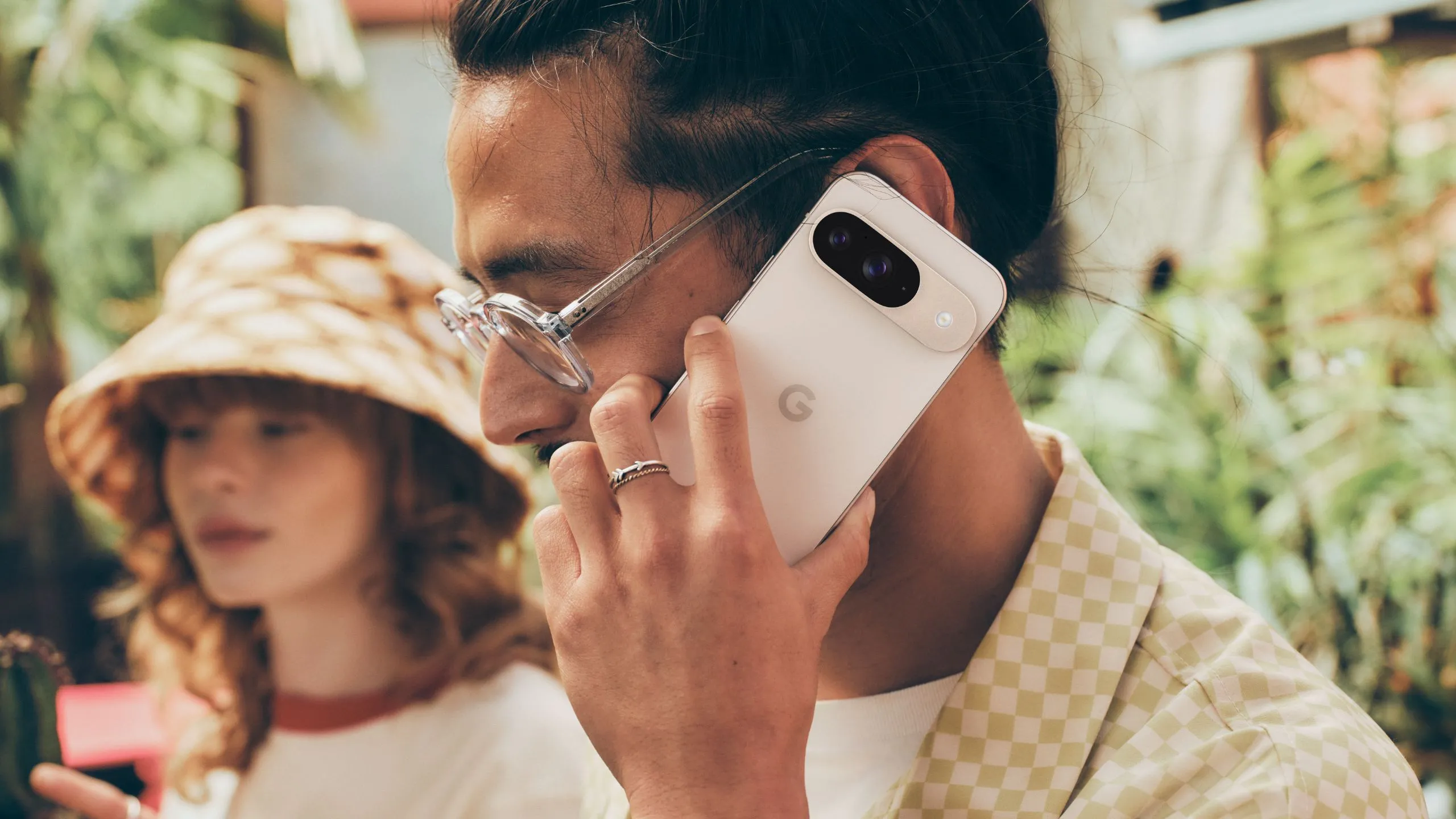 Hình ảnh minh họa điện thoại Google Pixel, nền tảng đã có các tính năng tương tự Call Screening/Hold Assist