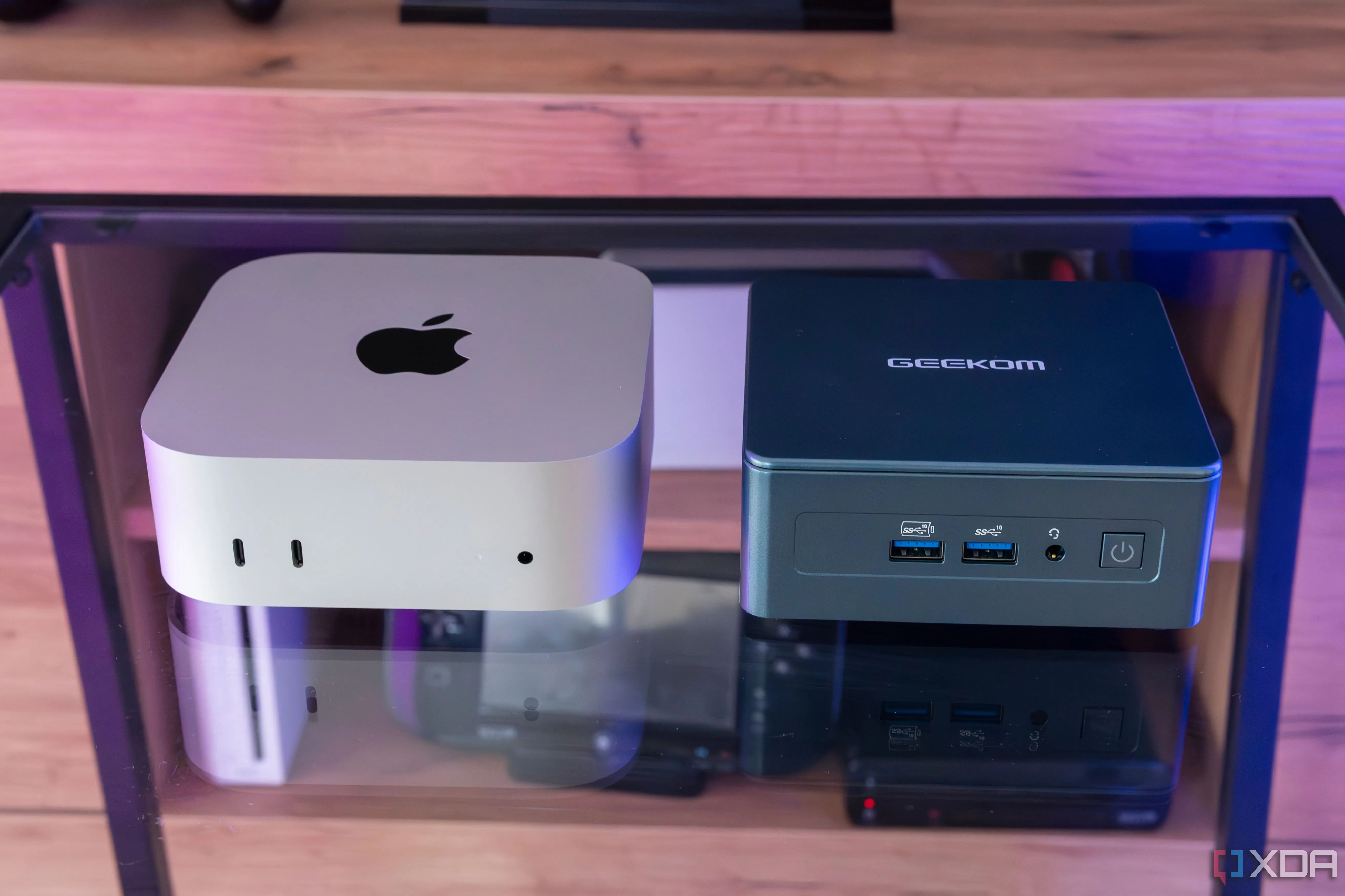 Hình ảnh một thiết bị Mac, nền tảng cho giao diện Liquid Glass mới của macOS Tahoe.