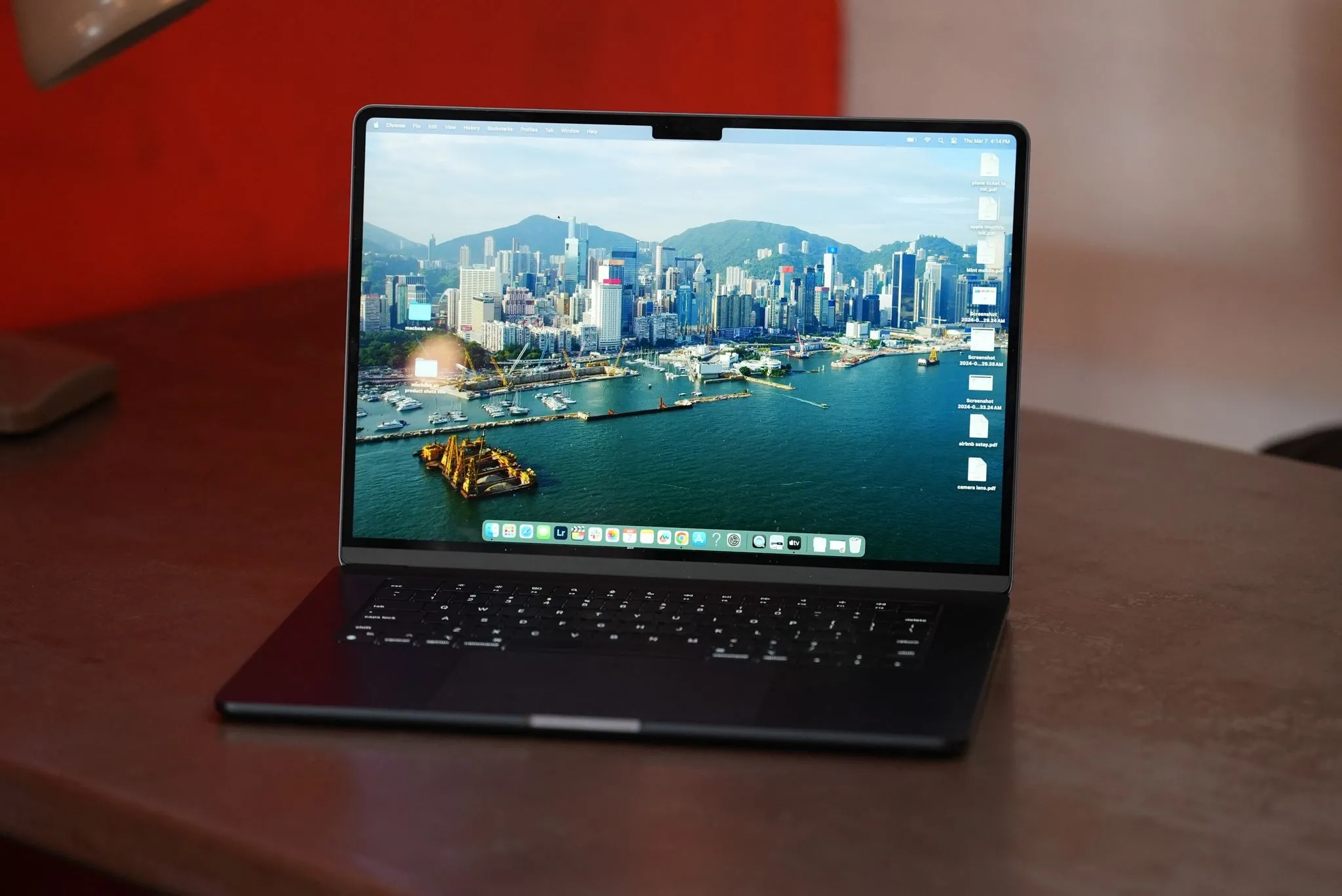 Máy MacBook Air, thiết bị mạnh mẽ cho việc sử dụng tính năng Shortcuts trên macOS Tahoe.