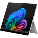Máy tính bảng Microsoft Surface Pro 11 màu bạch kim, hiển thị giao diện Windows