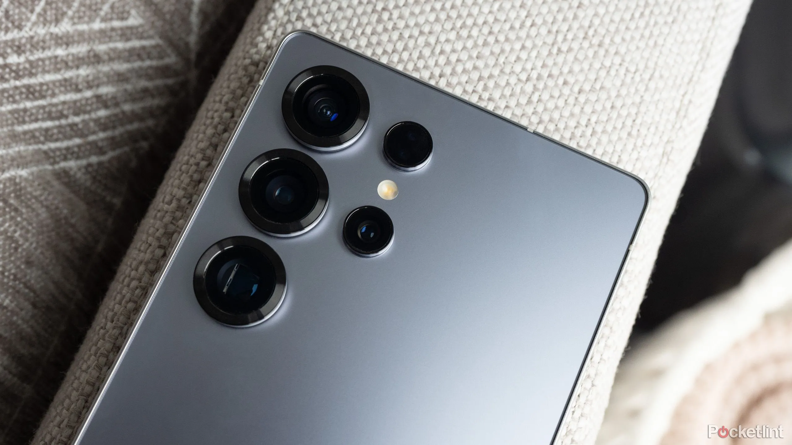 Mô tả cụm camera sau của Samsung Galaxy S25 Ultra, minh họa thiết kế camera điện thoại cao cấp