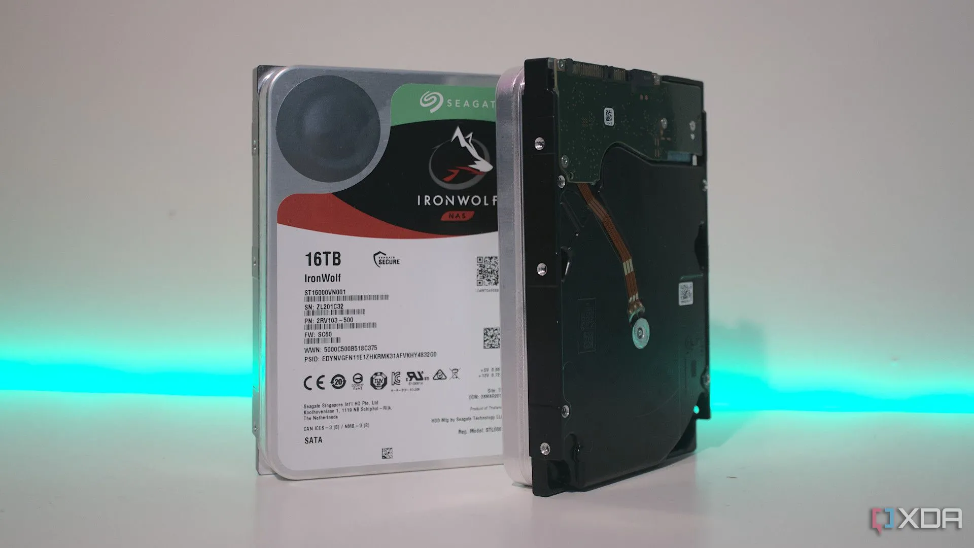 Ổ cứng Seagate IronWolf 16TB, đại diện cho các ổ cứng HDD dung lượng lớn dùng cho sao lưu.