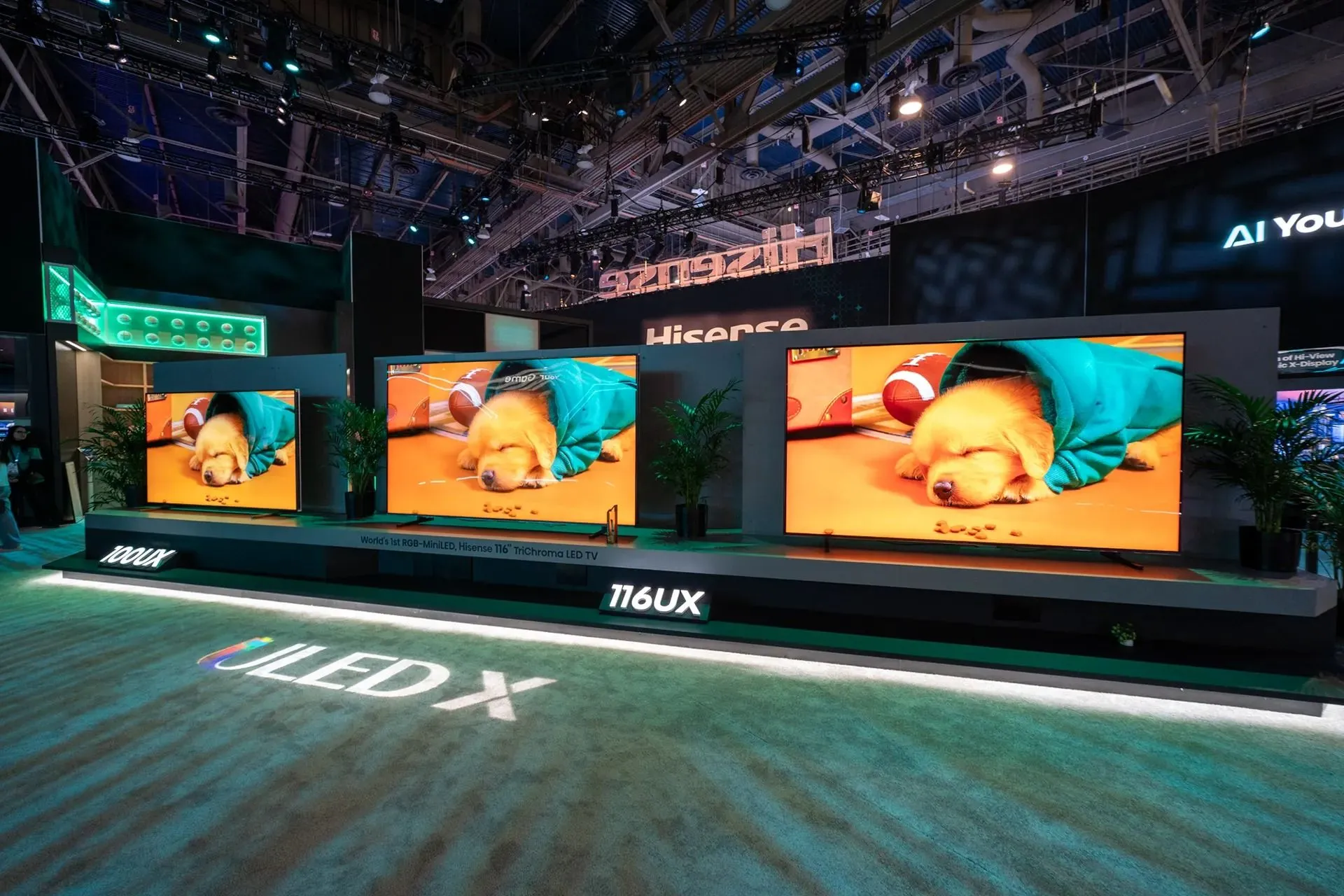 Các mẫu tivi Hisense UX kích thước lớn trên 100 inch