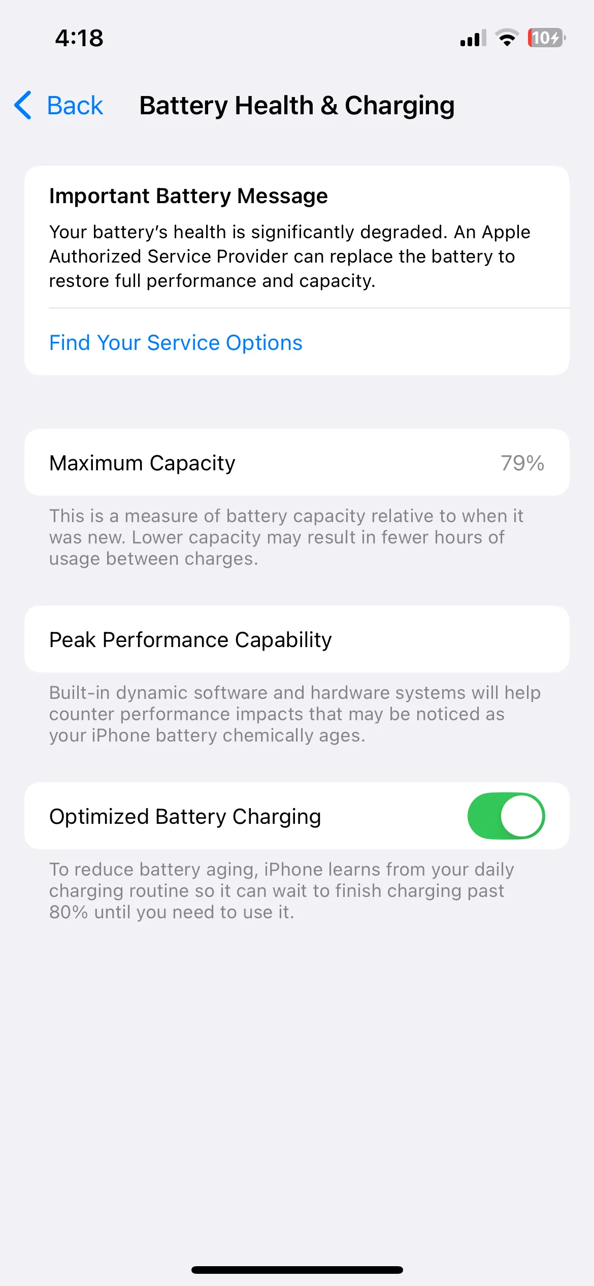 Cài đặt Tình trạng pin và Sạc trên iPhone, bao gồm tùy chọn Sạc pin được tối ưu hóa để kéo dài tuổi thọ pin.
