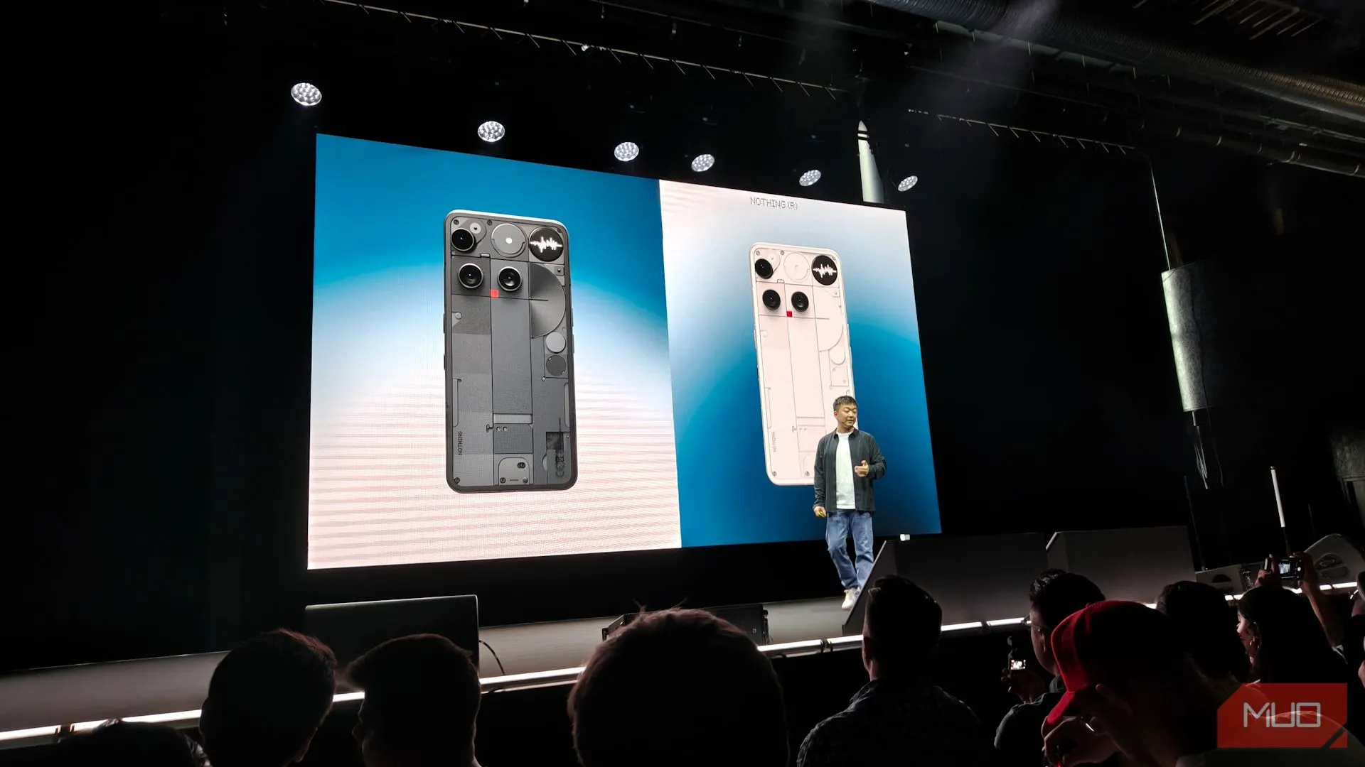Carl Pei trên sân khấu giới thiệu Nothing Phone 3