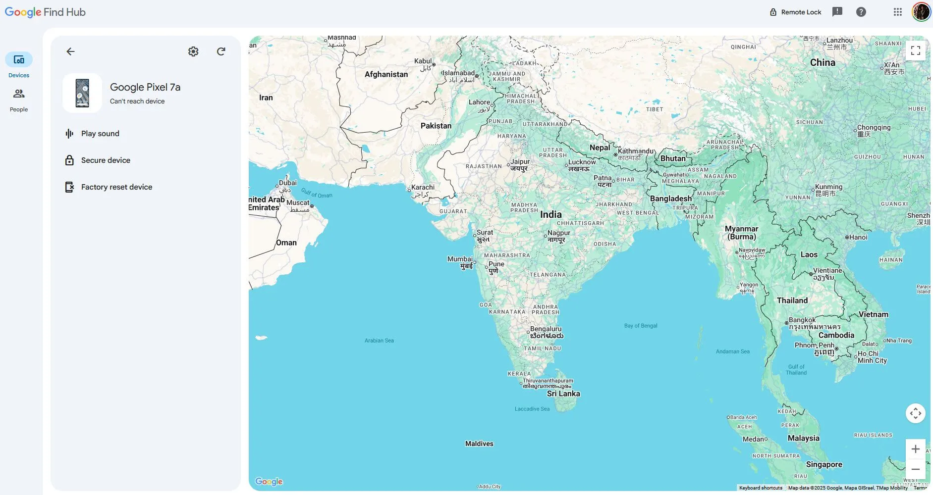Màn hình theo dõi và quản lý thiết bị của Google Find My Device, hiển thị vị trí điện thoại bị mất