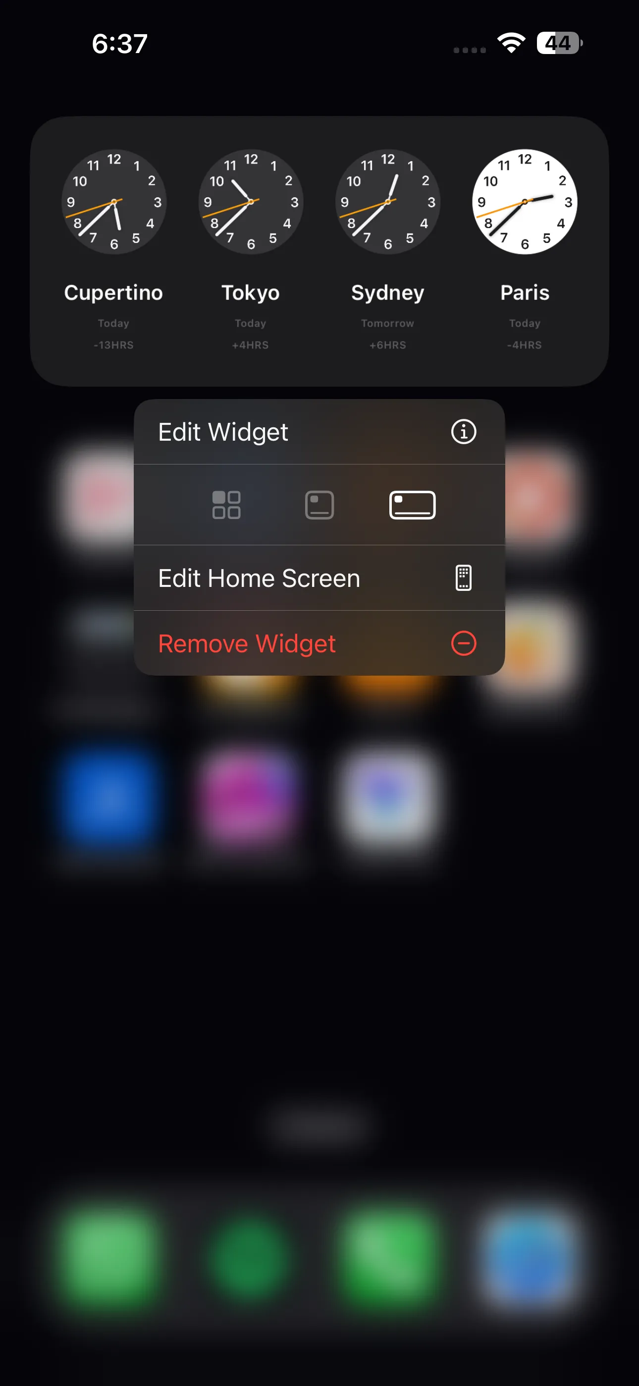 Tùy chọn hiển thị khi nhấn giữ widget đồng hồ chữ nhật trên iPhone để chỉnh sửa