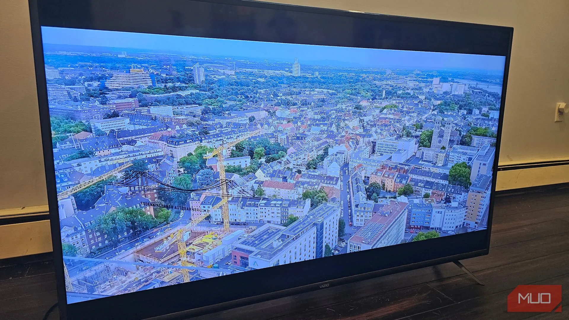 Ảnh phong cảnh nước Đức được dùng làm màn hình chờ trên Smart TV với ứng dụng Aerial Views.