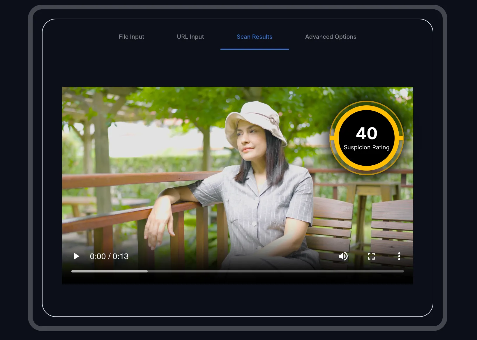 Attestiv.Video hiển thị chỉ số đánh giá mức độ nghi ngờ đối với video đã tải lên