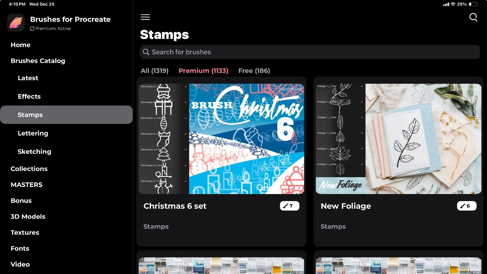 Bộ sưu tập các stamp và sticker kỹ thuật số trong Procreate, minh họa khả năng tùy chỉnh và bổ sung yếu tố trang trí cho scrapbook điện tử.