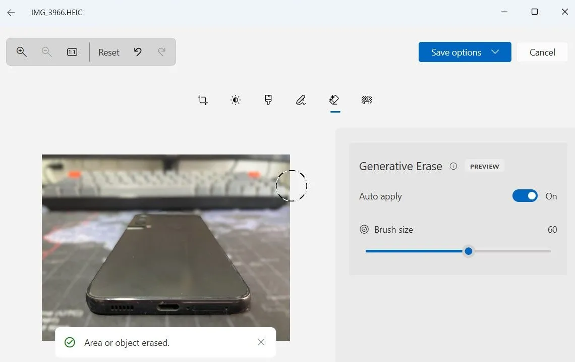 Công cụ xóa vật thể thông minh (Object eraser) trong ứng dụng Photos của Windows 11
