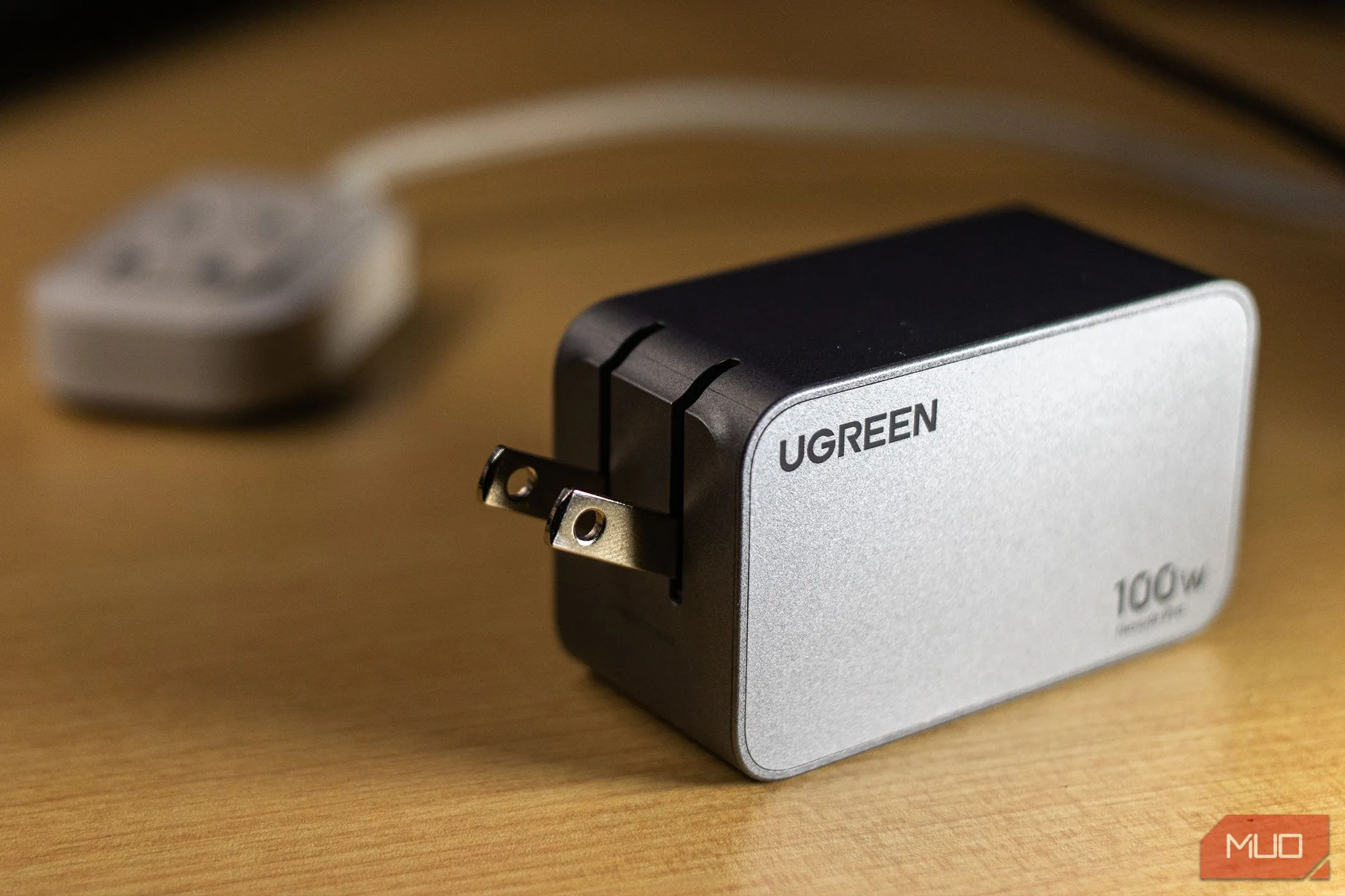 Củ sạc Ugreen Nexode Pro 100W USB-C chất lượng cao, một lựa chọn đáng tin cậy để bảo vệ pin điện thoại khỏi phụ kiện kém chất lượng.