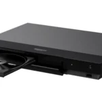 Đầu phát Blu-ray 4K Sony UBP-X700/K nhìn từ mặt trước, hiển thị các cổng và nút điều khiển.