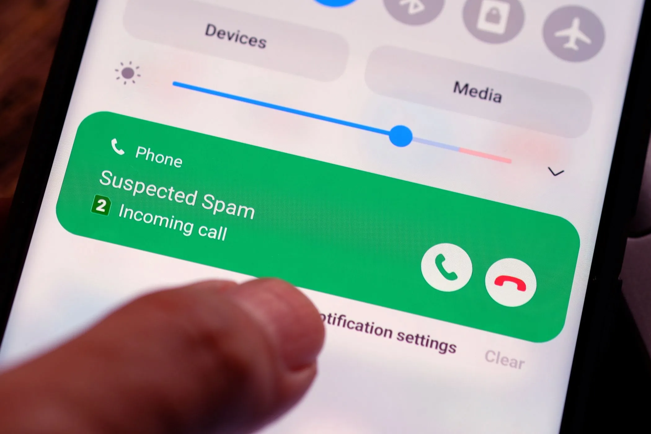 Điện thoại Android hiển thị cuộc gọi đáng ngờ có thể là spam hoặc lừa đảo, cần cảnh giác và áp dụng các biện pháp chặn cuộc gọi rác