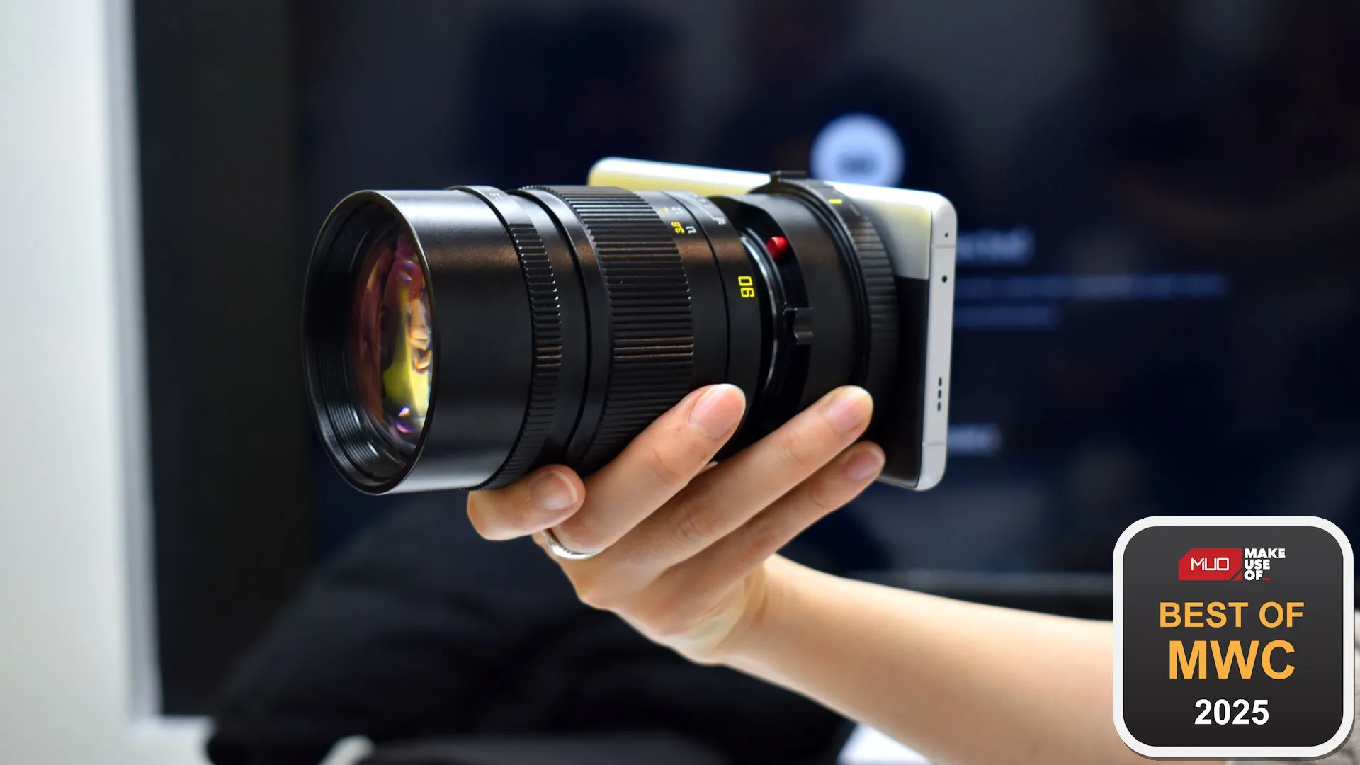 Điện thoại concept Realme Ultra với hệ thống gắn ống kính vật lý Leica M-Mount, đột phá nhiếp ảnh di động tại MWC 2025.