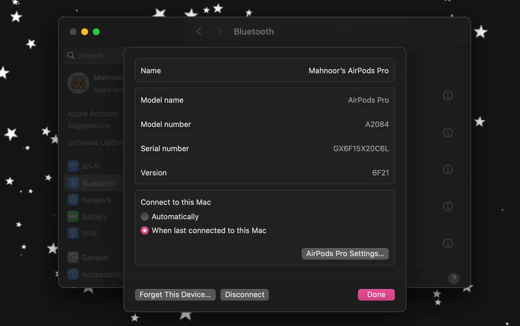 Giao diện cài đặt Bluetooth trên macOS, hiển thị tên AirPods và biểu tượng thông tin (i) để người dùng có thể tìm số kiểu máy và serial của tai nghe