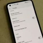 Giao diện chế độ sáng trên điện thoại Android với nền trắng chủ đạo