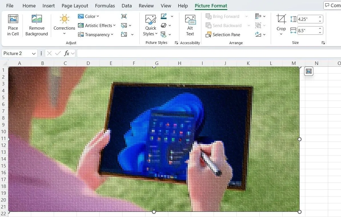 Giao diện Microsoft Excel hiển thị các tùy chọn chỉnh sửa ảnh trong tab Picture Format, bao gồm đổ bóng, phản chiếu và làm mềm cạnh để tăng tính chuyên nghiệp.
