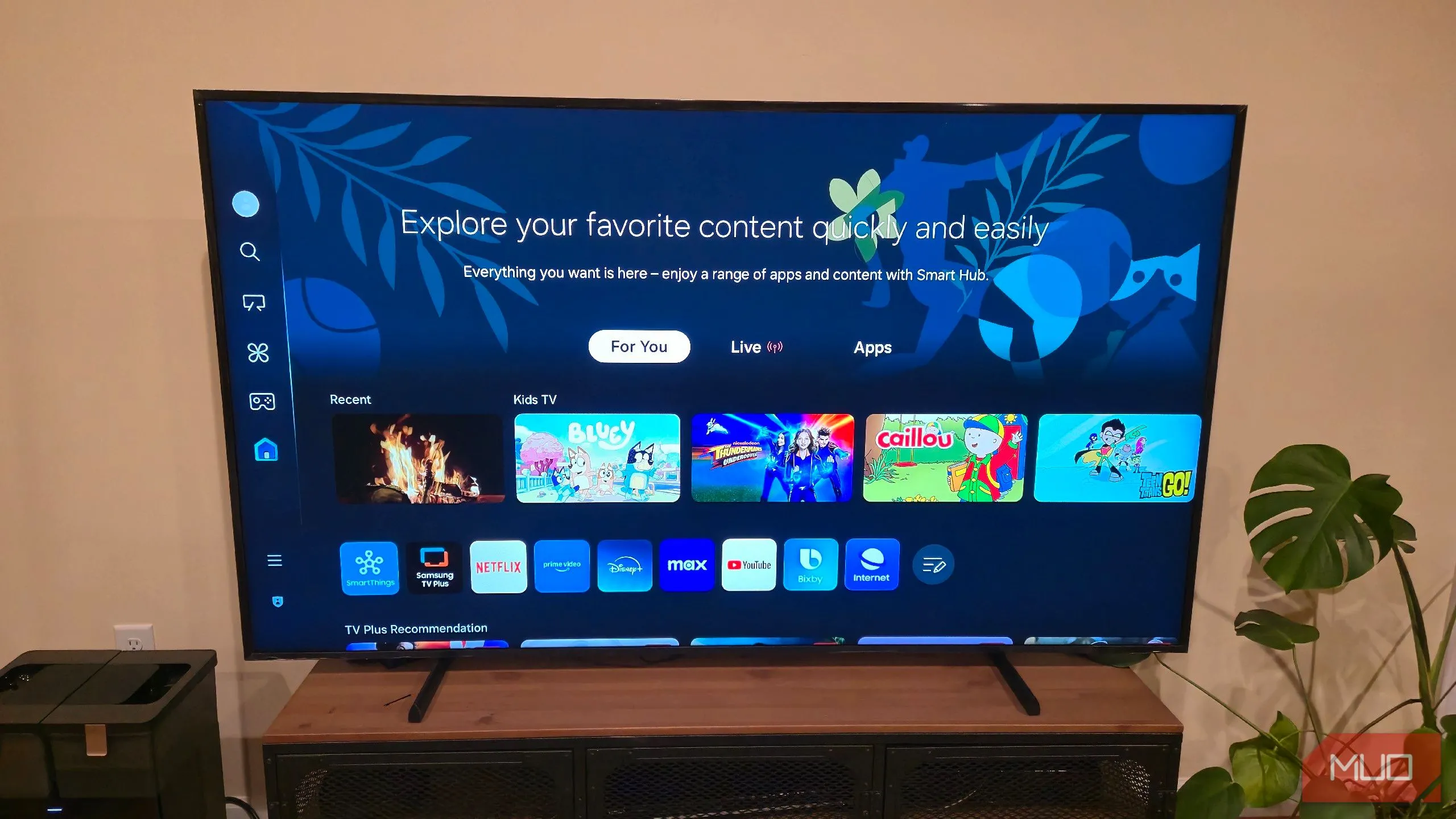 Giao diện One UI quen thuộc trên Samsung Frame TV, thể hiện sự đồng bộ với điện thoại Galaxy