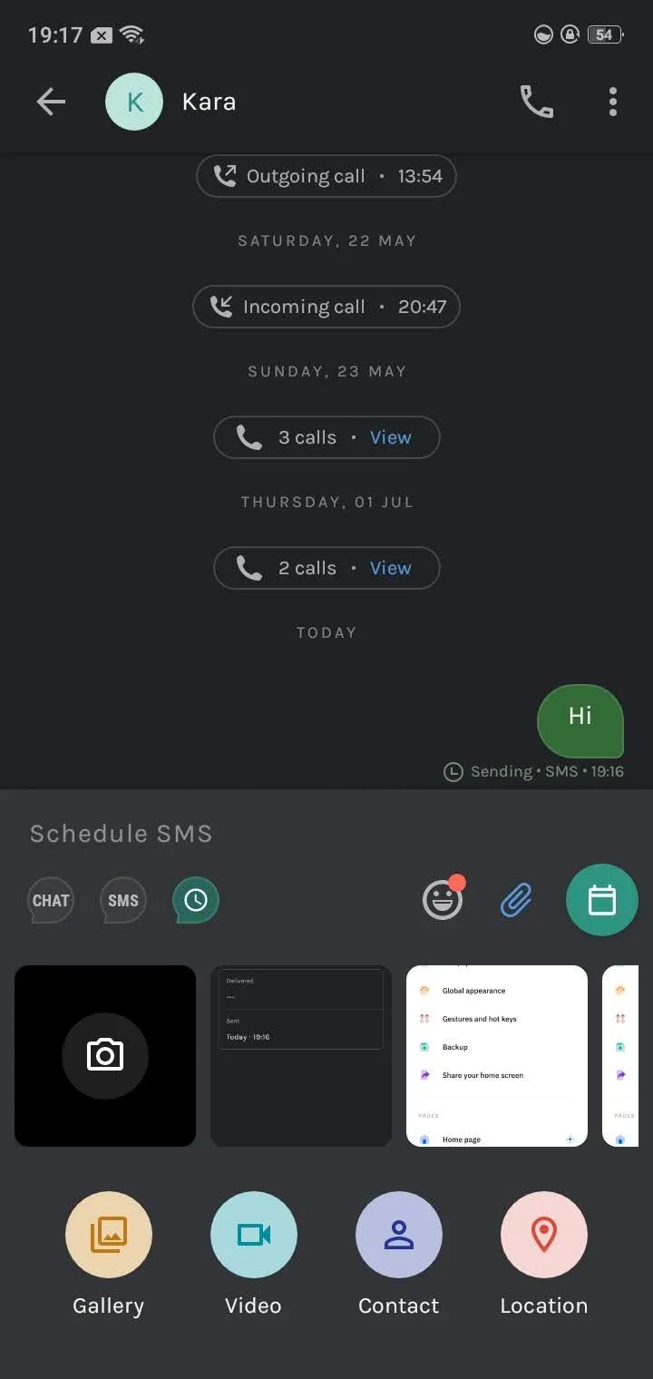 Giao diện tin nhắn trong ứng dụng Truecaller, hiển thị tùy chọn đính kèm tệp tin và các tính năng chặn spam tin nhắn hiệu quả trên Android