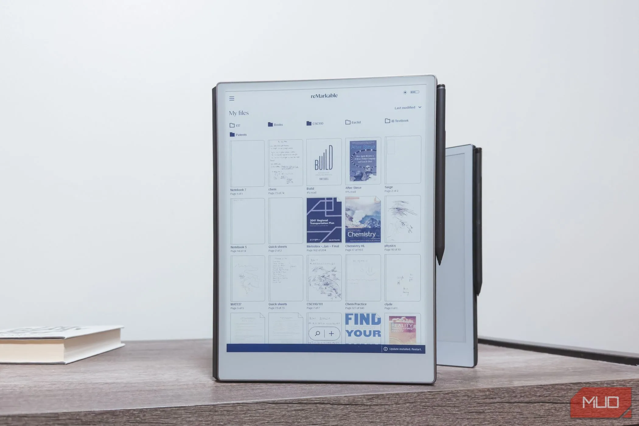 Giao diện trang chủ của hệ điều hành reMarkable Paper Pro, cho thấy sự tối giản và tập trung vào các tài liệu, ghi chú