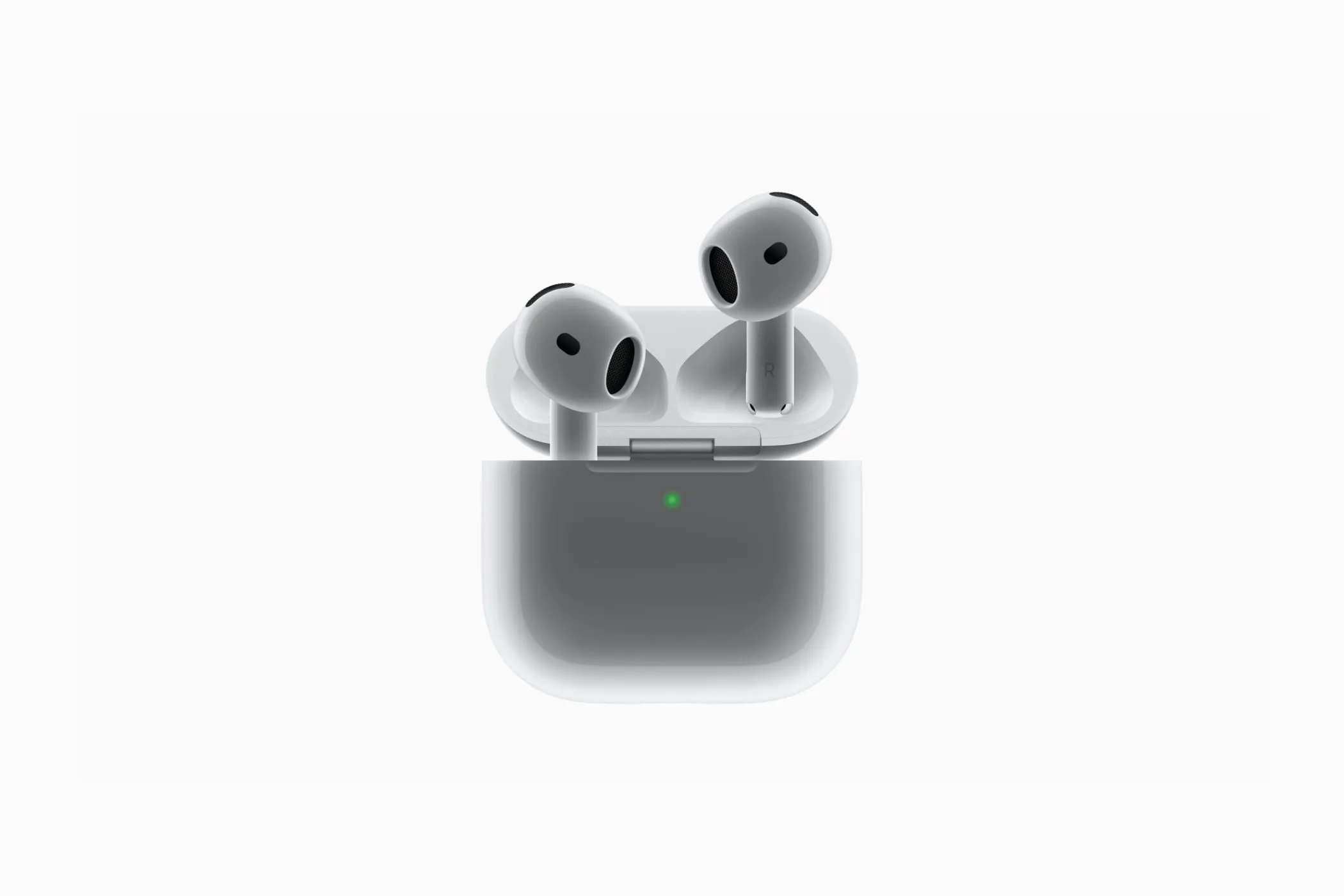 Hộp sạc và tai nghe AirPods 4 màu trắng, với thiết kế nhỏ gọn hơn và không có nút ghép nối ở mặt lưng, giúp phân biệt với các thế hệ trước