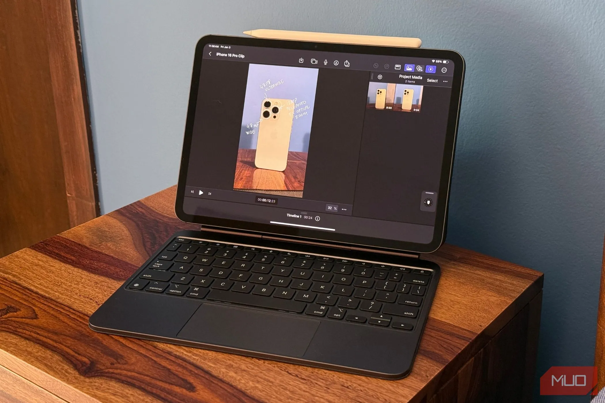 iPad Pro dùng Magic Keyboard và Final Cut Pro, cho thấy chi phí phụ kiện.