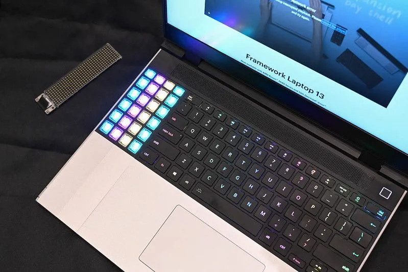 Laptop Framework với thiết kế module tại triển lãm CES 2024