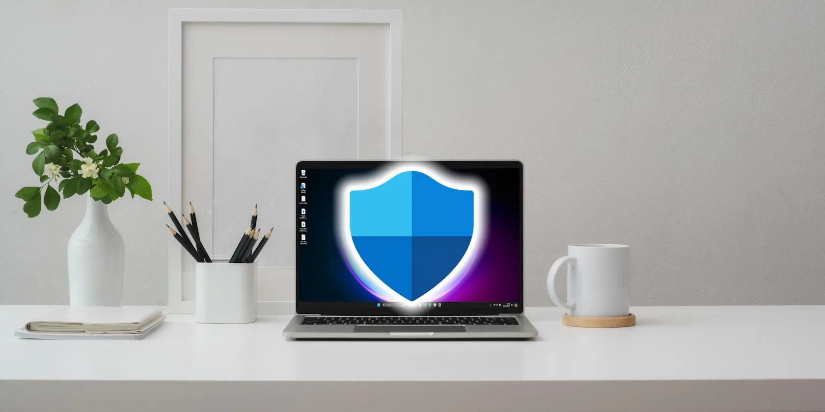 Logo Windows Security hiển thị trên màn hình laptop, biểu tượng cho tính năng bảo mật tích hợp