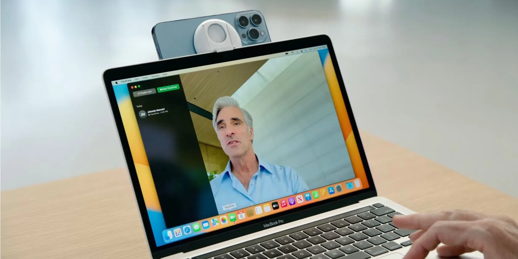 MacBook sử dụng iPhone làm webcam thông qua tính năng Continuity Camera