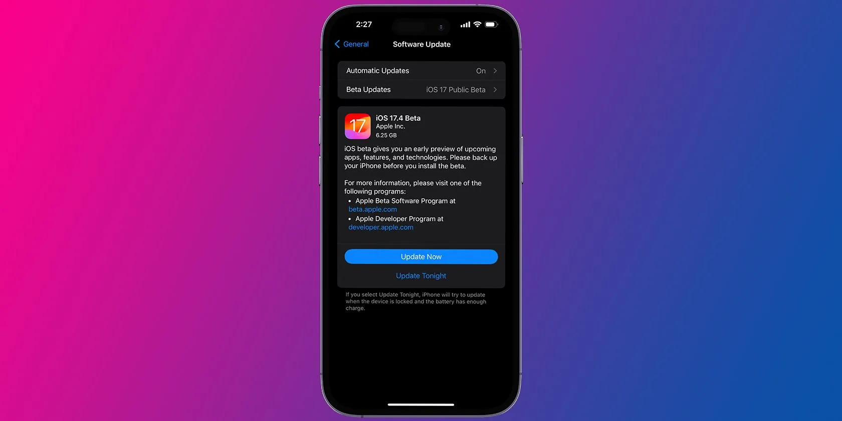 Màn hình cập nhật phần mềm iOS 17.4 trên iPhone, nhấn mạnh tầm quan trọng của việc cập nhật để tăng cường bảo mật chống trộm.