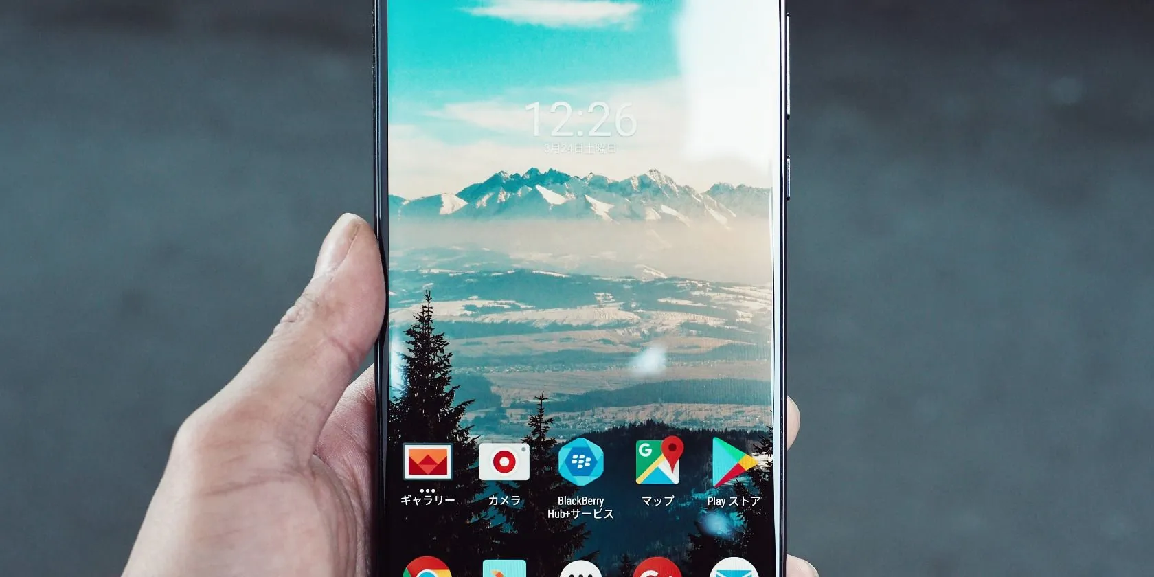 Màn hình điện thoại Android đang hiển thị các cài đặt bảo mật và quyền riêng tư