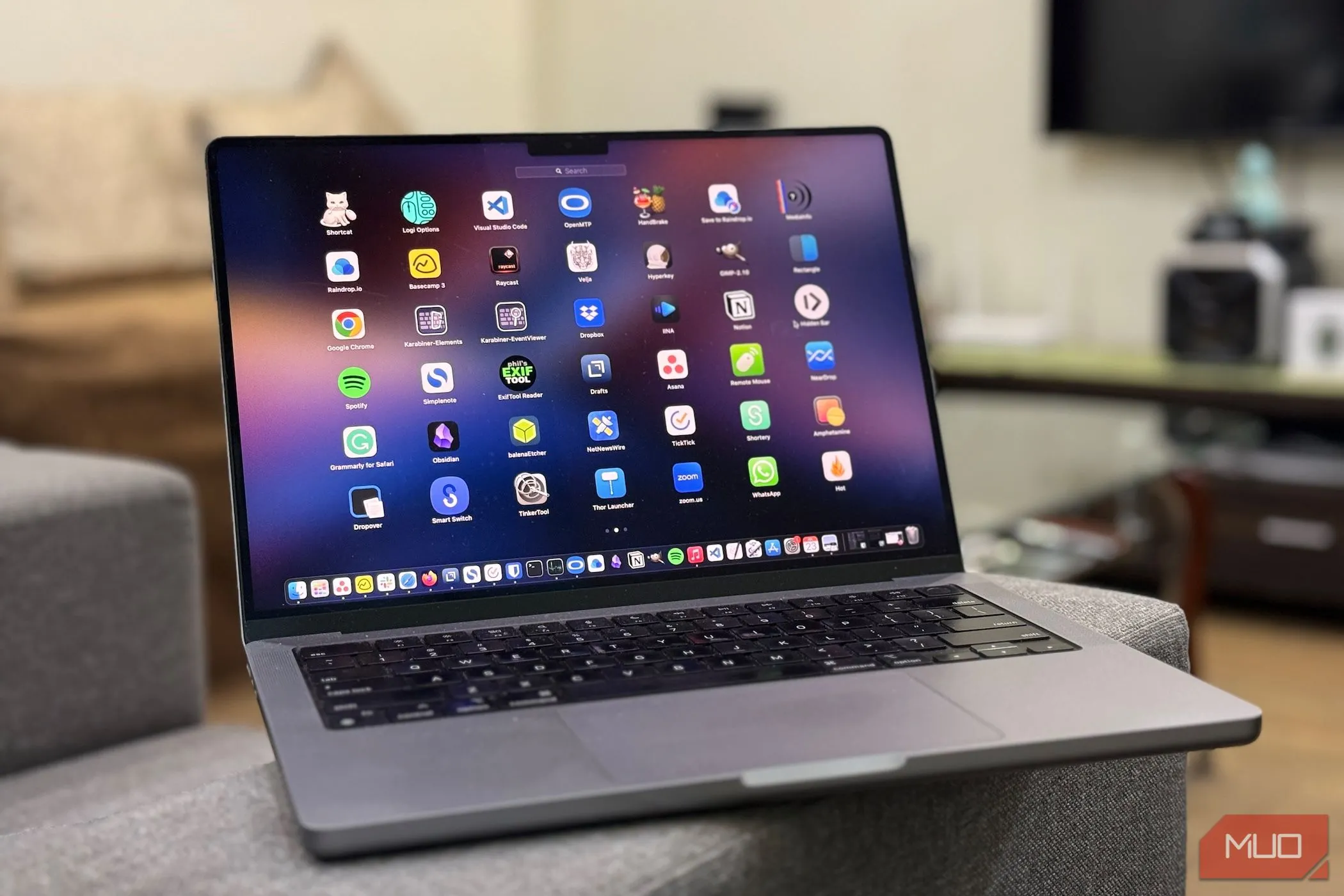 Màn hình Launchpad của macOS hiển thị các ứng dụng