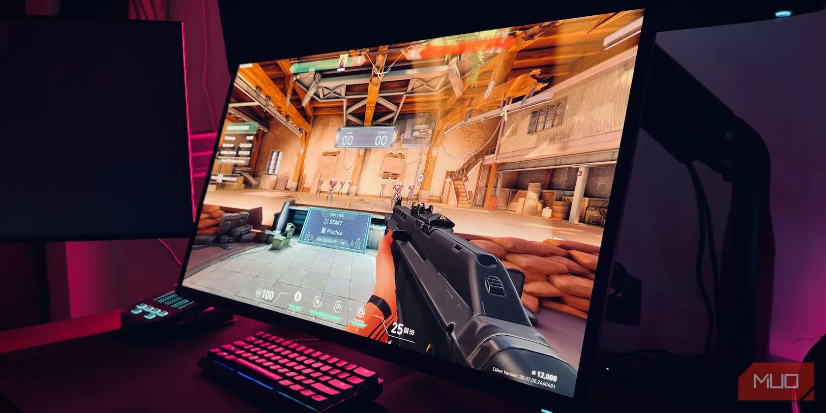 Màn hình OLED hiển thị game Valorant với chuyển động mượt mà, tốc độ phản hồi nhanh, lý tưởng cho trải nghiệm chơi game cạnh tranh