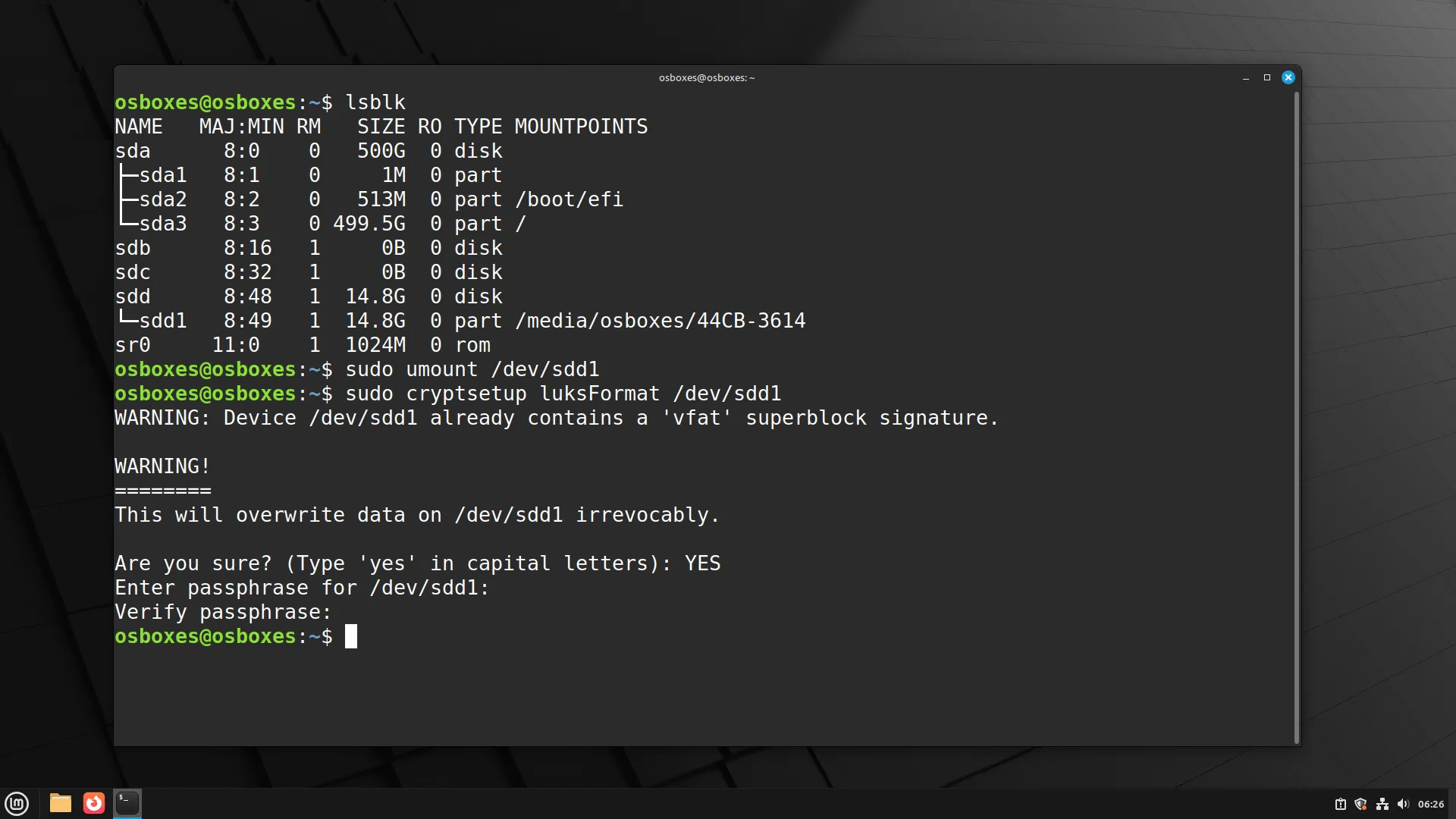 Màn hình Terminal hiển thị quá trình sử dụng LUKS để mã hóa ổ đĩa ngoài trên Linux