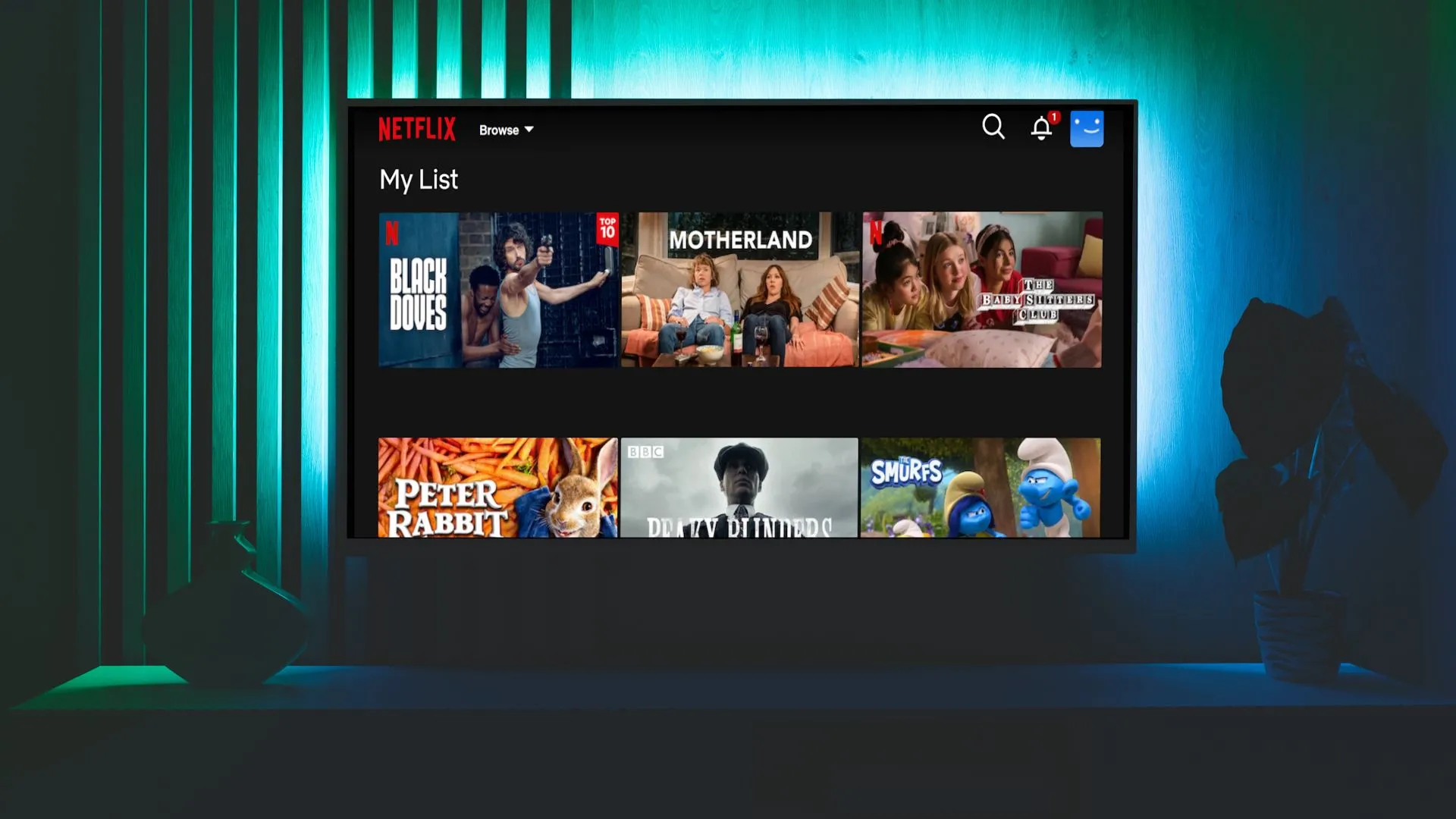 Màn hình TV hiển thị danh sách xem Netflix, minh họa việc xem liên tục có thể gây nghiện.