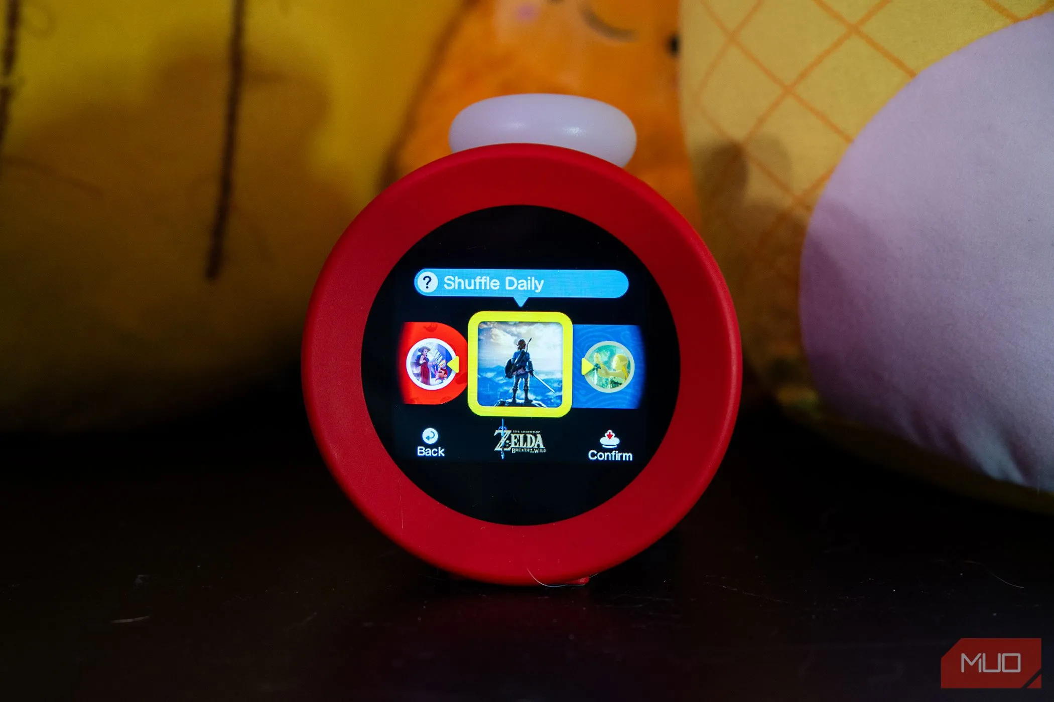 Menu lựa chọn âm thanh báo thức của Nintendo Alarmo với chủ đề Zelda.