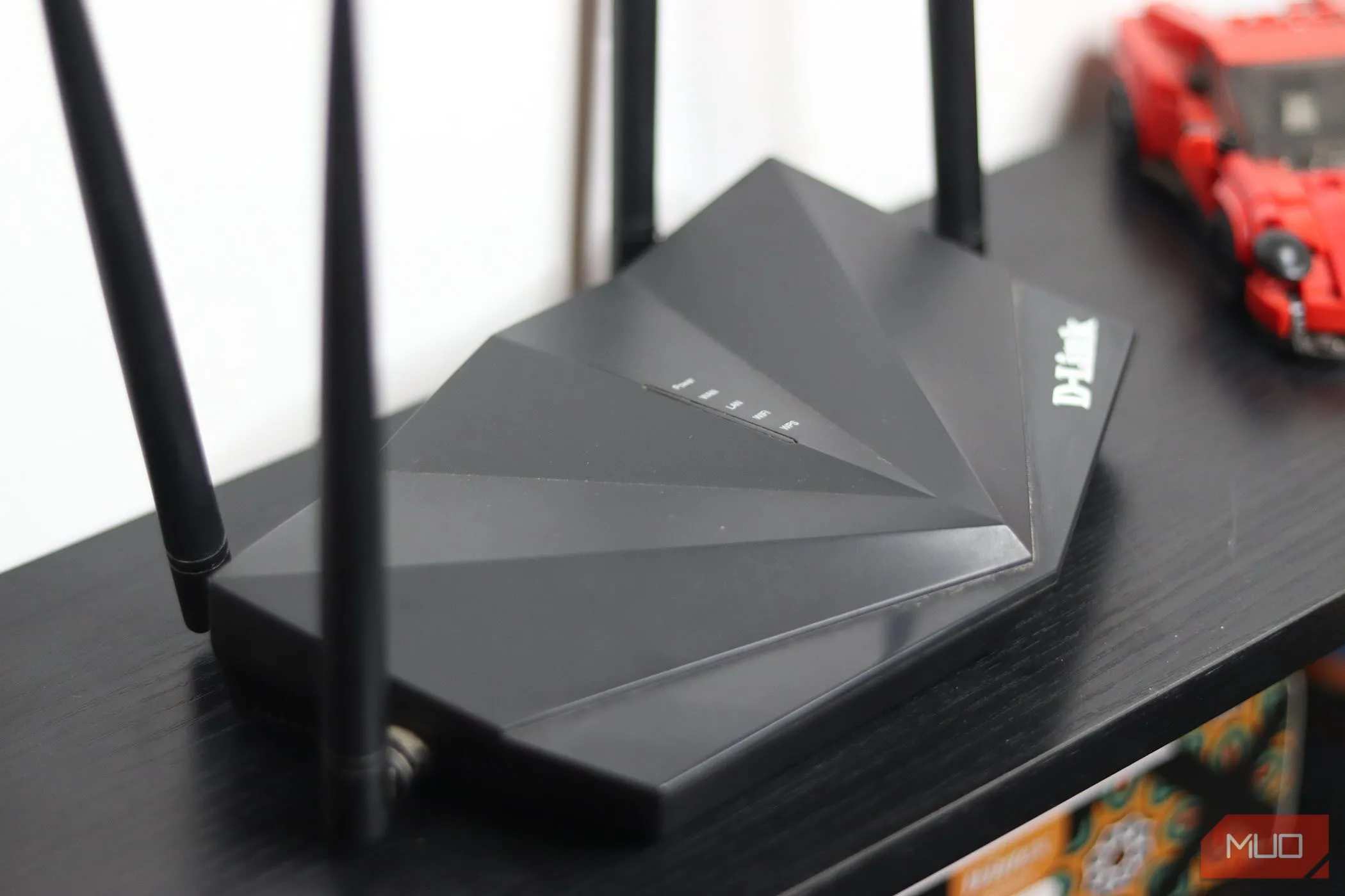 Một router dòng N300 cũ