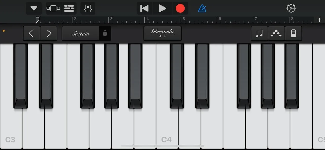 Người dùng đang chơi đàn piano ảo trên ứng dụng GarageBand của iPhone.