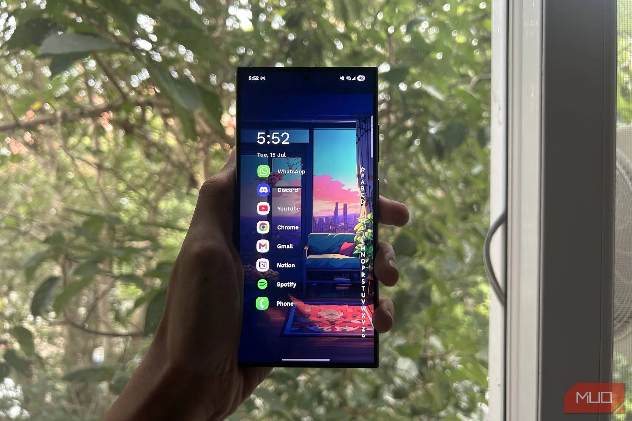 Samsung Galaxy S24 Ultra hiển thị giao diện tùy chỉnh độc đáo với Niagara Launcher, thể hiện khả năng cá nhân hóa mạnh mẽ của Android.