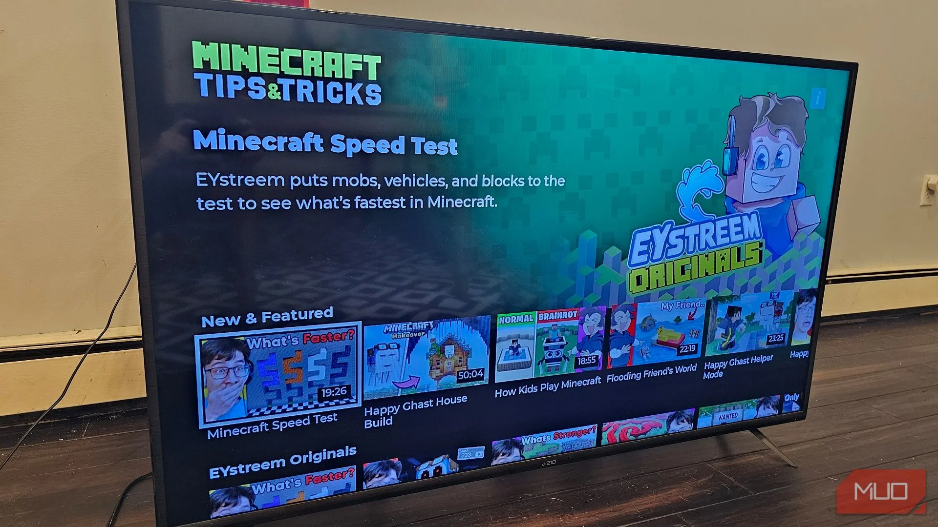 Tìm kiếm các video hướng dẫn và gameplay Minecraft trên ứng dụng Minecraft Tips and Tricks dành cho Smart TV.