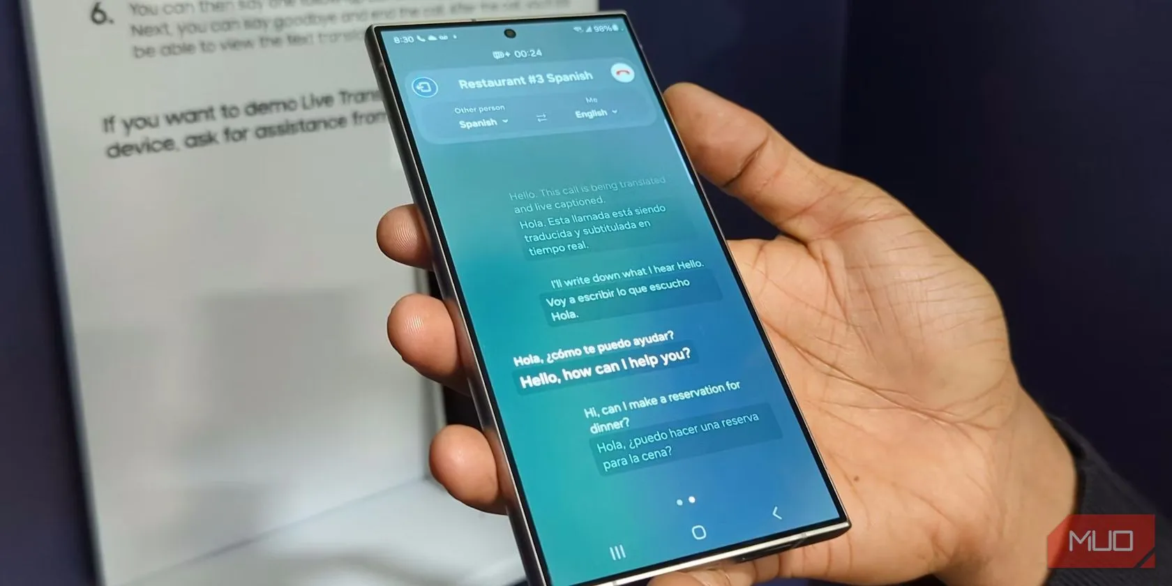 Tính năng Galaxy AI Live Translate trên Samsung Galaxy S24 Ultra minh họa hệ thống AI độc quyền