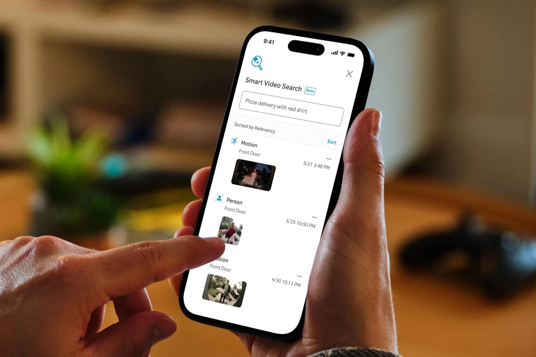 Tính năng tìm kiếm video thông minh trên chuông cửa Ring giúp theo dõi hoạt động giao hàng