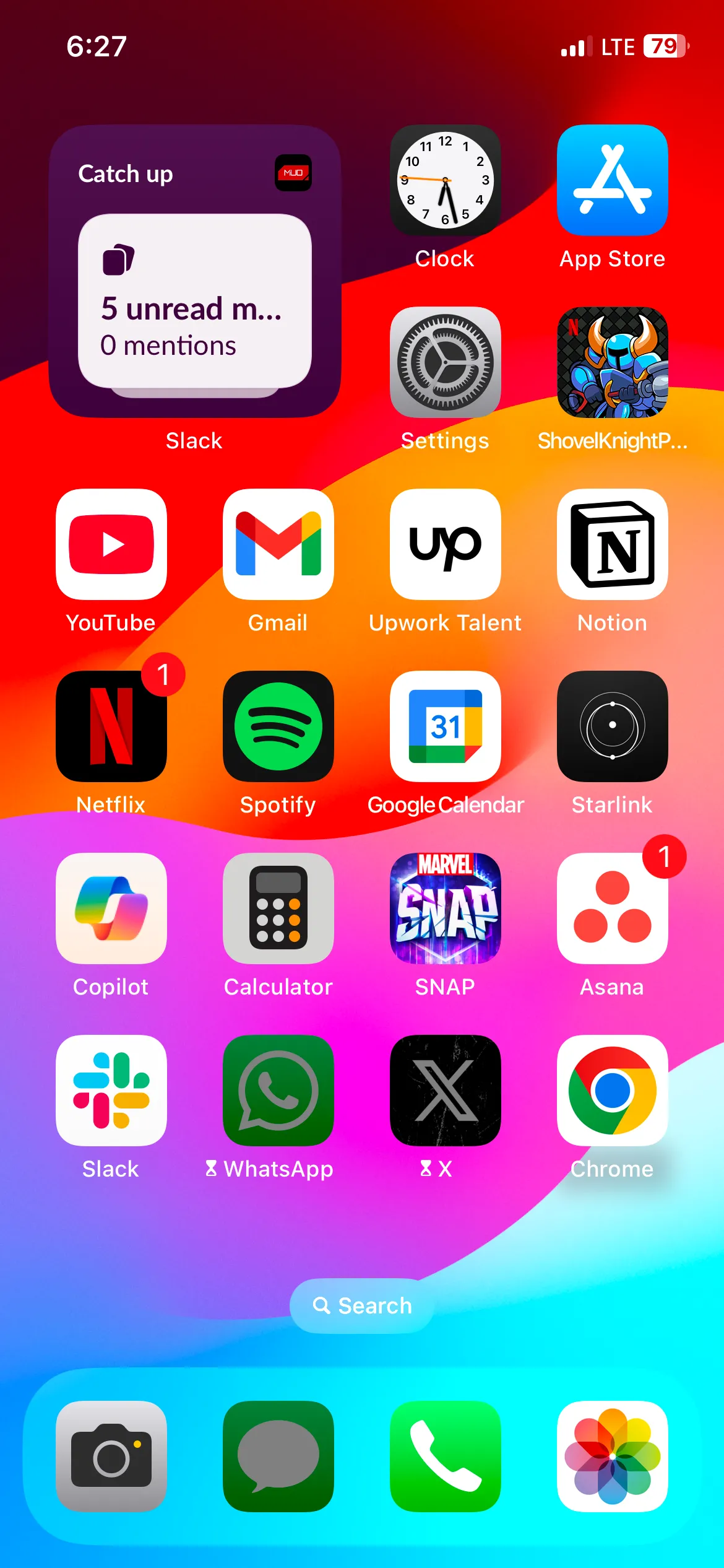 Widget Slack trên màn hình chính iPhone hiển thị số lượng tin nhắn chưa đọc